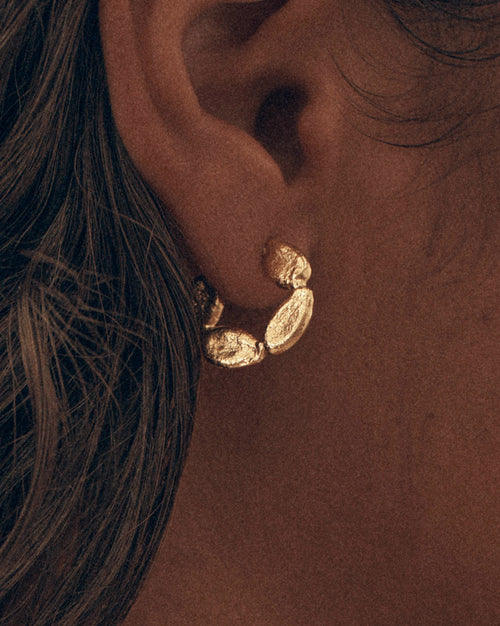 yellow gold plate