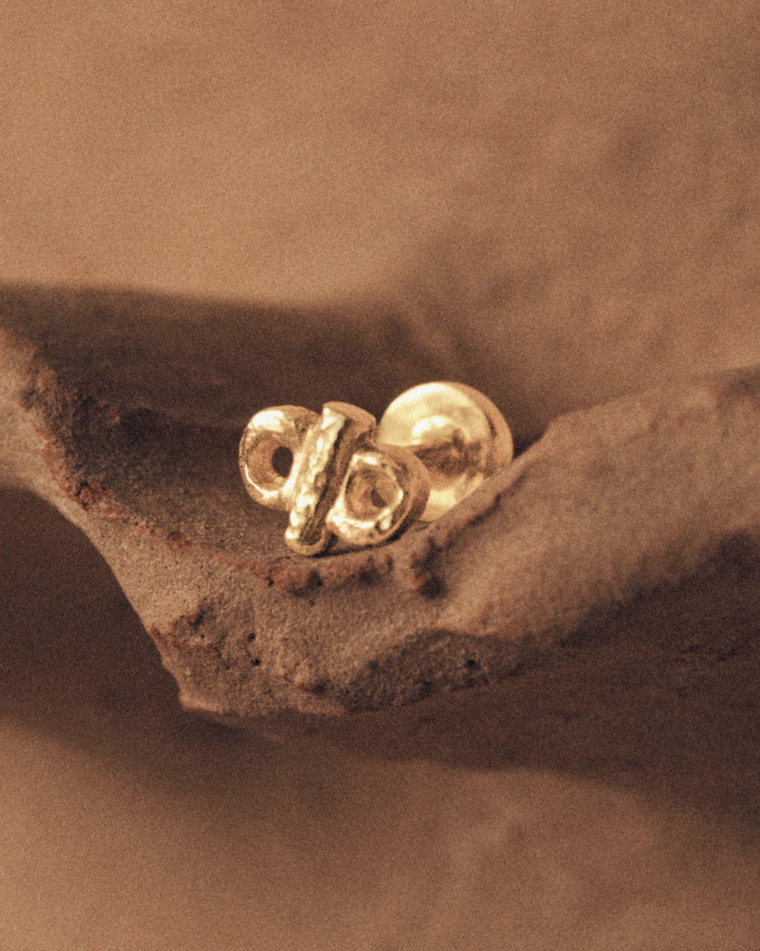 Stone Cartilage Stud - 9ct