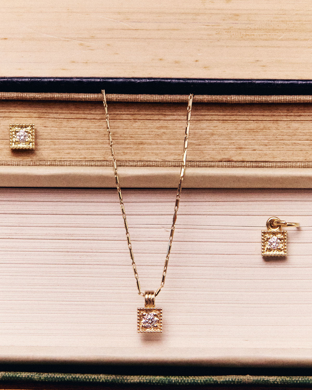 Cartouche Necklace - 18ct